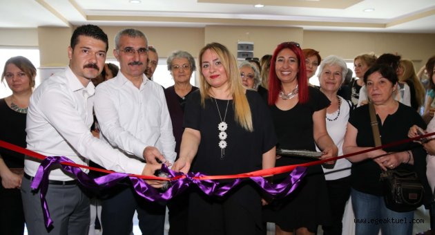  Anneler yaptı, kızları tanıttı