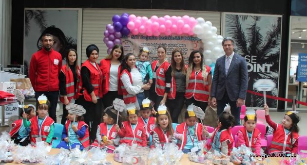 Miniklerden Kızılay'a destek