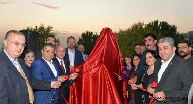 Aşık Mahzuni Şerif’in Büstü Çiğli'de açıldı