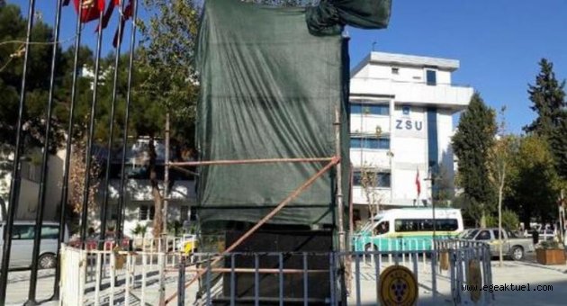 Atatürk'e benzemeyen heykelde düzeltme çalışmaları başladı