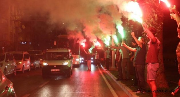 Avrupa başarısına coşkulu karşılama