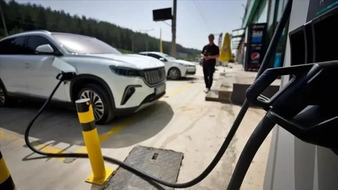 Avrupa'da elektrikli otomobil satışları arttı, Türkiye'de düştü