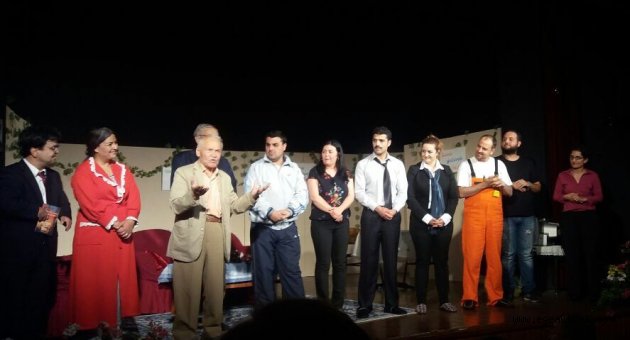 Bademler Köy Tiyatrosu İzgü ile sahnede