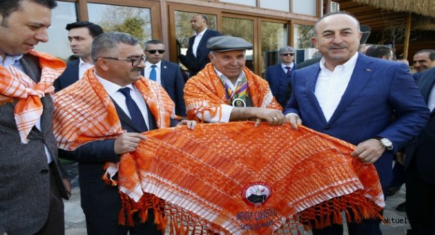 Bakan Çavuşoğlu’ndan İzmir’de mesaj