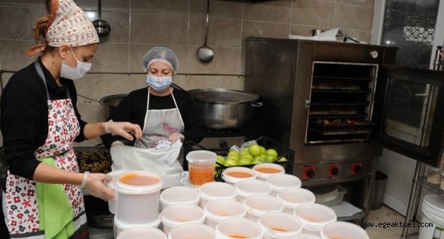 Balçova’da Yaşlılara sıcak yemek