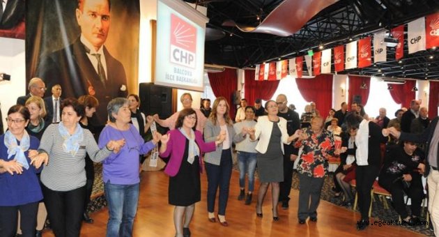 Balçova’daki Halaylı Zeybekli Kongrede Birlik Mesajları verildi