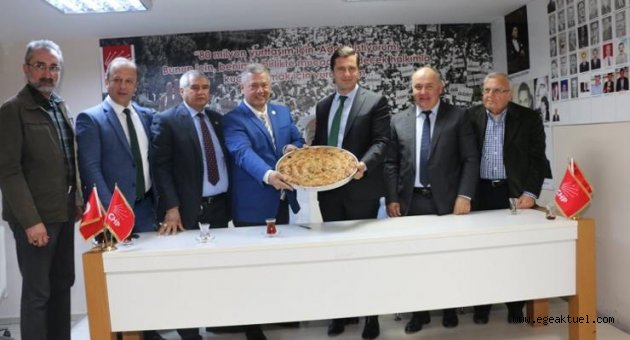Balkan göçmenlerinden CHP’ye tebrik ve destek ziyareti
