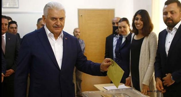 Başbakan Yıldırım oyunu İzmir’de kullandı