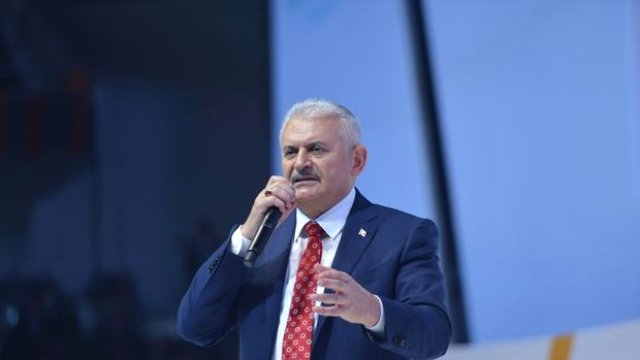 Başbakan'ı Takip Edip, Destek Veriyorlar