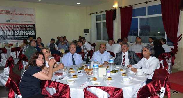 Başkan Arslan Çiğli Protokolüne İftar Yemeği Verdi