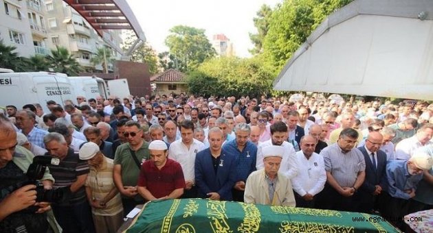 Başkan babasını son yolculuğuna uğurladı