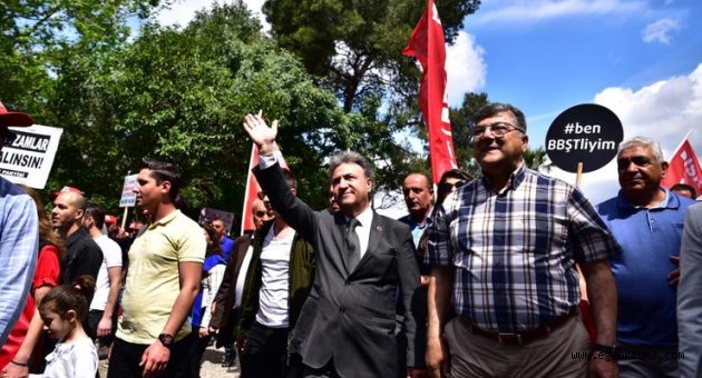 Başkan İduğ 1 Mayıs’ta işçilerle birlikte yürüdü