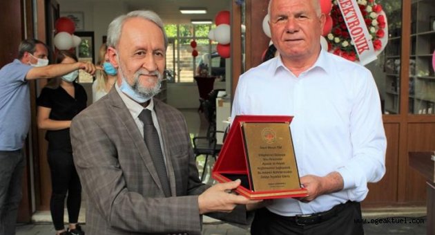 Başkan Karakayalı, Atatürk Çocukları Kütüphane Ve Bilim Merkezi’ni açtı