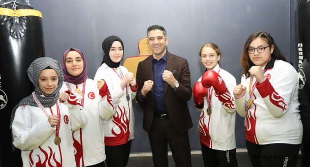 Başkan Kayalar, kadın sporcular ile bir araya geldi