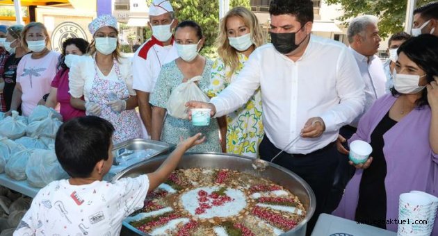 Başkan Kılıç’tan Bucalılara aşure ikramı
