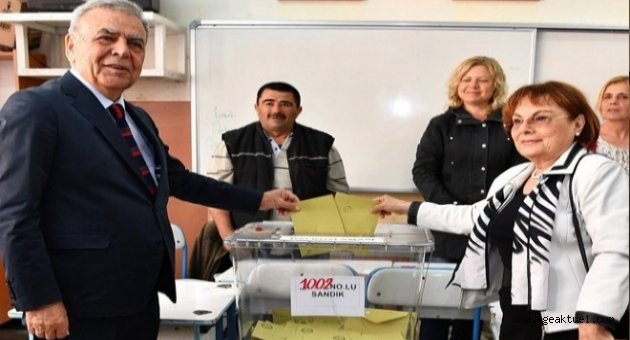 Başkan Kocaoğlu'nun sandığından hayır çıktı  