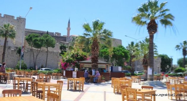 Başkan Oran; “Çeşme’de denize karşı çay içmek 2 TL!”