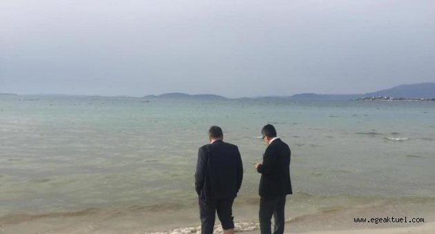 Başkan Oran paçaları sıvadı, plaja indi