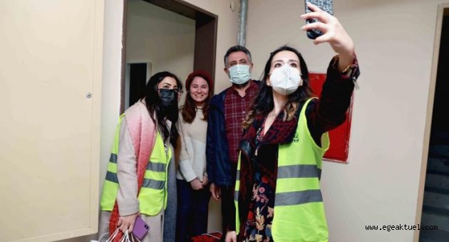Başkan Sandal, Uzundere’deki depremzedeleri Unutmadı