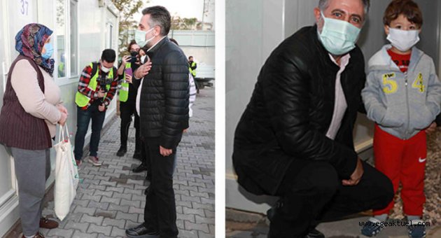 Başkan Sandal'dan konteyner kentteki çocuklara yeni yıl sürprizi