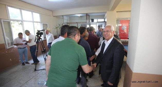 Başkan Selvitopu, belediye personeliyle bayramlaştı