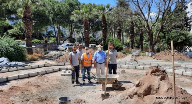 Başkan Selvitopu yapılan çalışmaları denetledi; esnafla, vatandaşlarla sohbet etti