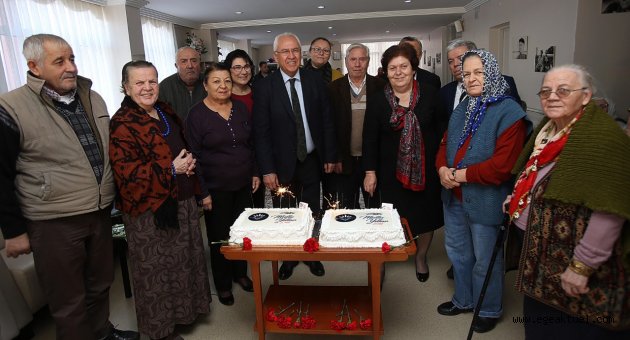 Başkan Selvitopu, yılbaşını huzurevi sakinleriyle kutladı