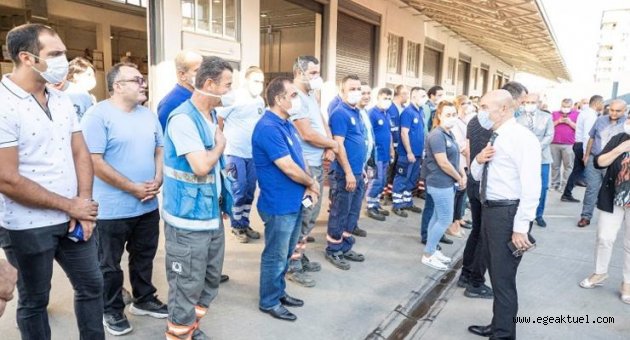 Başkan Soyer Büyükşehir çalışanlarıyla bayramlaştı