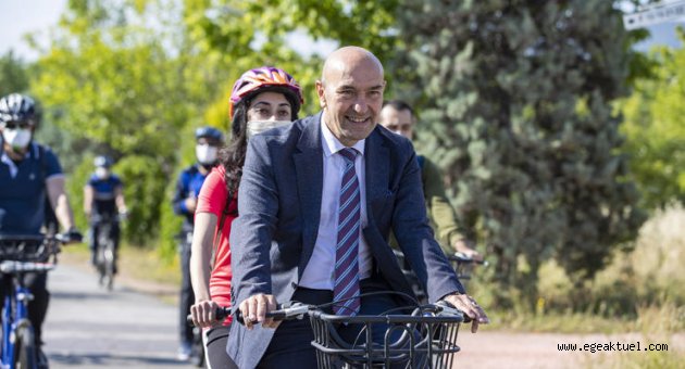 Başkan Soyer görme engelli takım arkadaşıyla tandem bisiklet kullandı