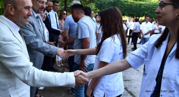 Başkan Soyer güne bayram kutlamasıyla başladı