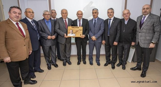 Başkan Soyer Kısıkköy'deki mobilyacıların sorunlarını dinledi