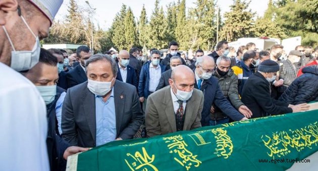 Başkan Soyer selde ölen iki yurttaşın cenaze törenine katıldı
