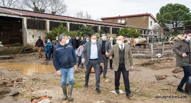 Başkan Soyer selin vurduğu Menderes'te