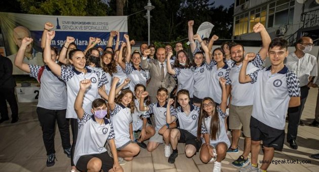 Başkan Soyer sporcularla bir araya geldi