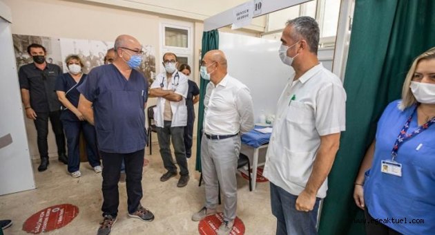 Başkan Soyer, üçüncü doz aşısını oldu