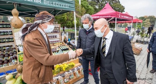 Başkan Soyer yılbaşı alışverişini Kültürpark Üretici Pazarı’nda yaptı