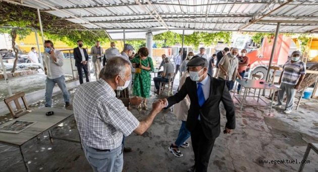 Başkan Soyer'den Çeşme esnafına moral ziyareti