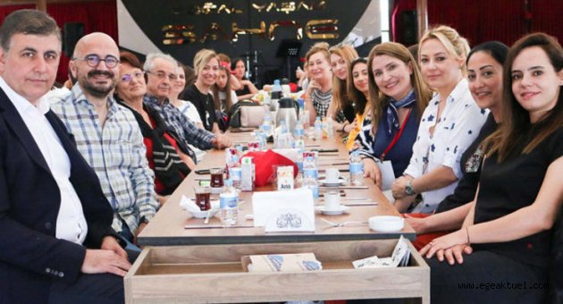Başkan Tugay koruyucu ailelerle buluştu