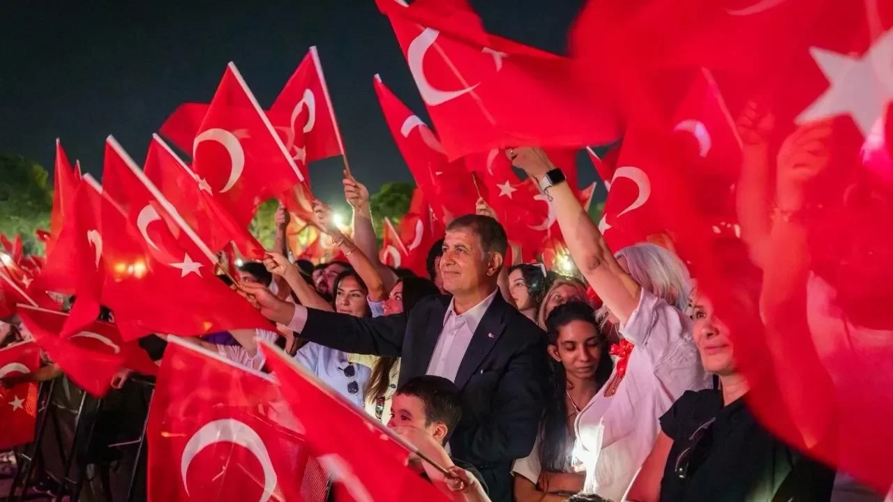 Başkan Tugay’dan 29 Ekim mesajı: Milletçe kurduğumuz Cumhuriyet’i yaşatacağız!