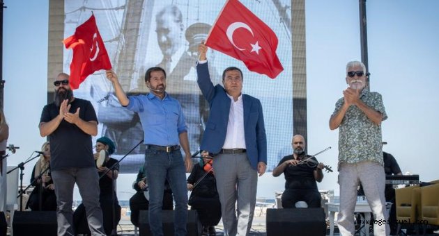 Batur, İzmir’den barış ve iktidar mesajı verdi