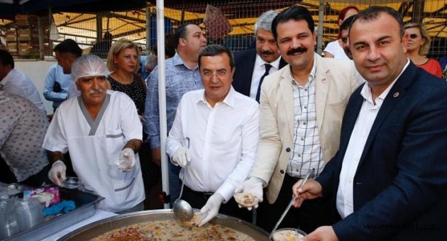 Batur'dan Konak'a aşure ikramı