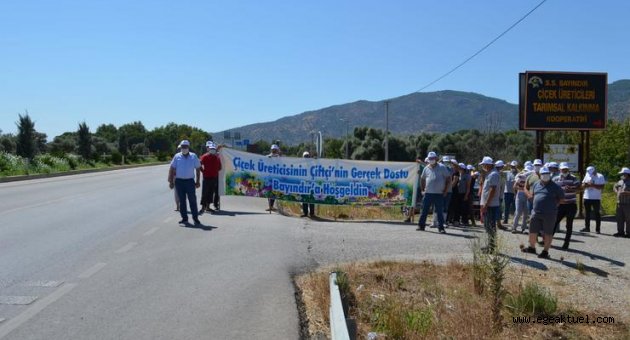 BAYÇİKOOP üyelerinden Başkan Soyer’e pankartlı selamlama