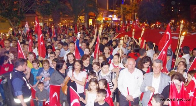 Bayrağını alan fener alayına koştu