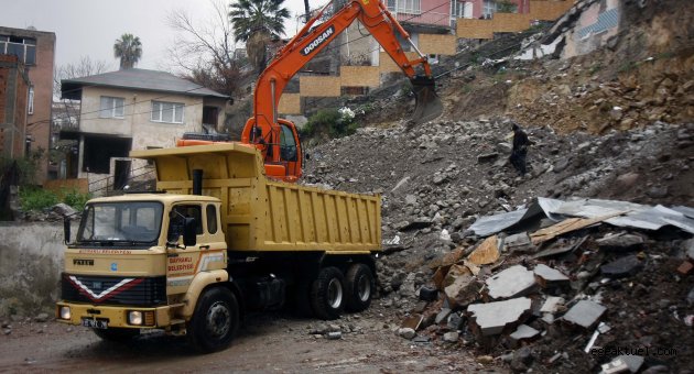 Bayraklı Belediyesi’nden Gümüşpala’daki toprak kayması ile ilgili açıklama