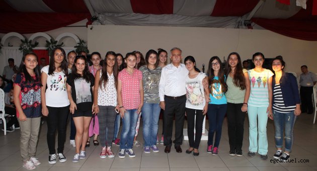 Bayraklı Belediyesinden 1400 öğrenciye burs