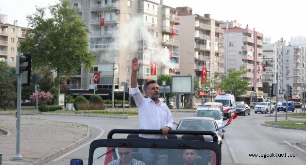 Bayraklı’da 19 Mayıs coşkusu evlere sığmadı