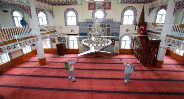 Bayraklı’da camiler dezenfekte edildi