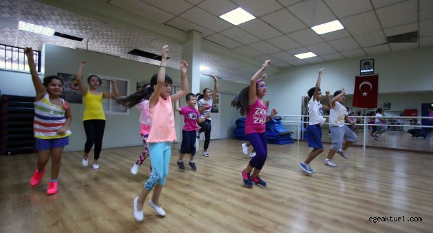 Bayraklı’da çocuklar için Zumba zamanı! 