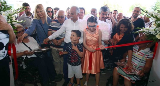 Bayraklı’da en özel açılış