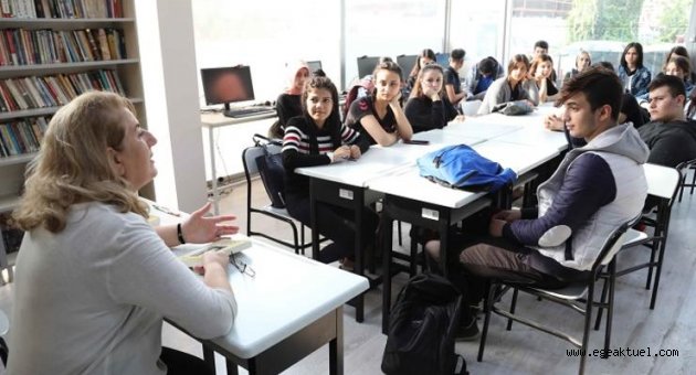 Bayraklı’da herkes için kütüphane